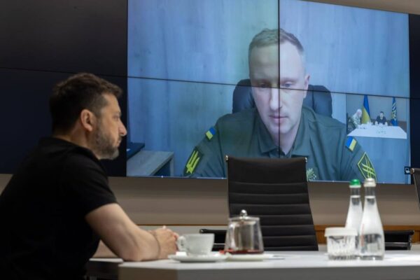 Зеленський два дні спілкувався з командирами корпусів і не обговорював Сирського