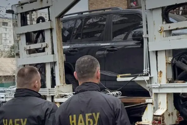 Автопарк і нерухомість: НАБУ викрило заволодіння 150 млн грн посадовцями НГУ