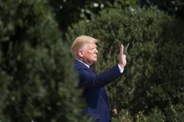 Трамп оголосив Ормузьку протоку повністю очищеною від мін і пригрозив Ірану