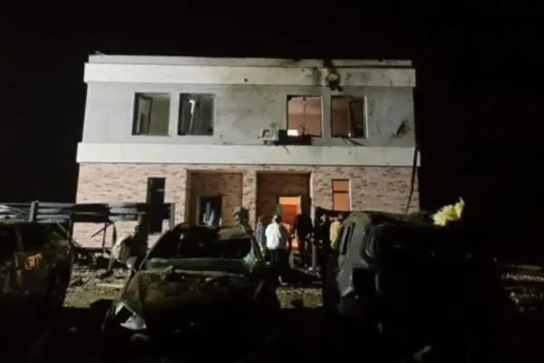 Під Києвом безпілотник вночі влучив у приватний будинок: двоє постраждалих