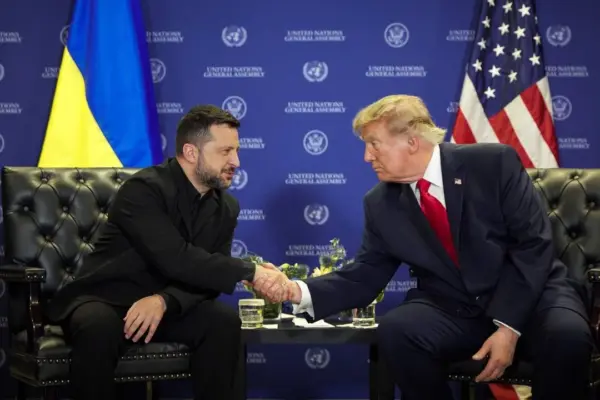 Трамп заявив, що попросив Зеленського «пригальмувати» удари по НПЗ РФ: ключові цитати й дати