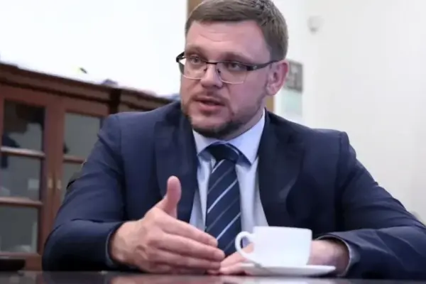 Ролі та посади фігурантів другої частини розслідування Кравченка