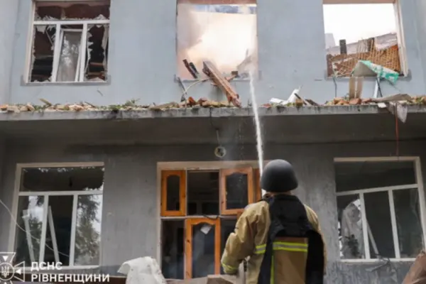 У Рівному повідомлення ДСНС окреслило контекст ліквідації наслідків удару БпЛА